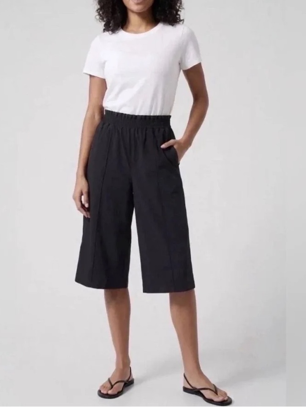ATHLETA Savannah Bermuda Shorts Wide Leg Zip Pockets in Black Size Small